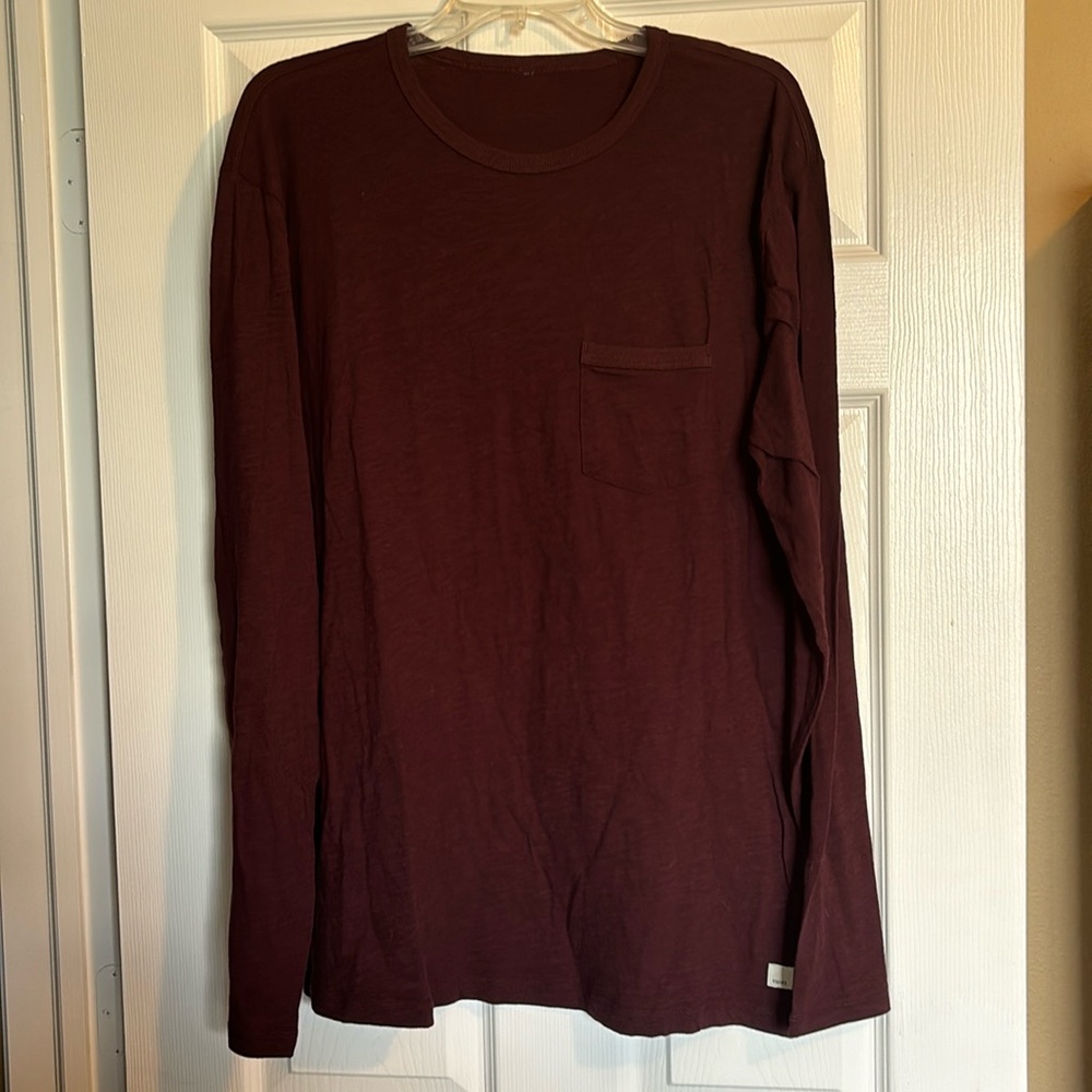 Vuori men’s maroon long sleeve pocket t-shirt size XL